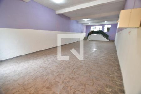 Casa para alugar com 400m², 2 quartos e 2 vagasSalão Fundos