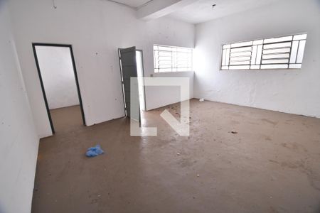 Casa para alugar com 400m², 2 quartos e 2 vagasPorão - Sala