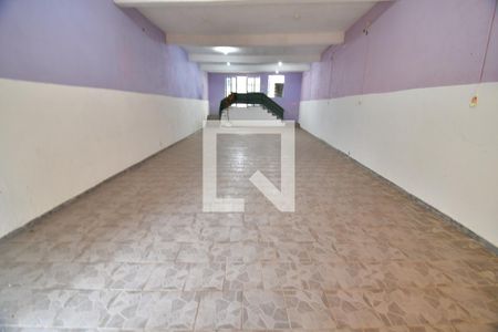 Casa para alugar com 400m², 2 quartos e 2 vagasSalão Fundos