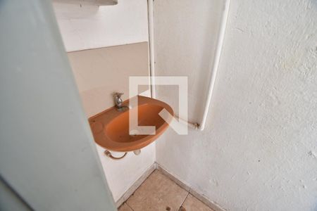 Casa para alugar com 400m², 2 quartos e 2 vagasBanheiro - Fundos