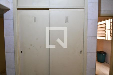 Casa para alugar com 400m², 2 quartos e 2 vagasCozinha - Armários