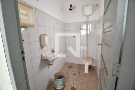 Casa para alugar com 400m², 2 quartos e 2 vagasPorão - Banheiro