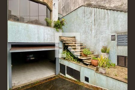 Casa para alugar com 180m², 3 quartos e 5 vagas Casa para alugar com 180m², 3 quartos e 5 vagasFachada