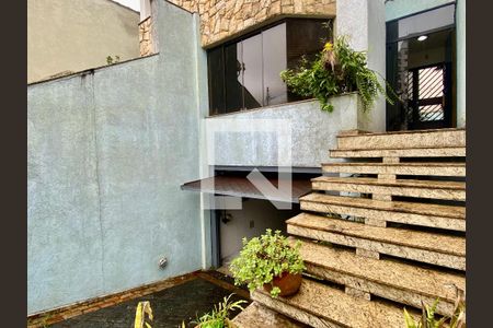 Casa para alugar com 180m², 3 quartos e 5 vagas Casa para alugar com 180m², 3 quartos e 5 vagasFachada