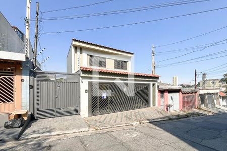 Casa à venda com 256m², 4 quartos e 6 vagasFachada + plaquinha