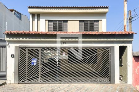 Casa à venda com 256m², 4 quartos e 6 vagasFachada + plaquinha