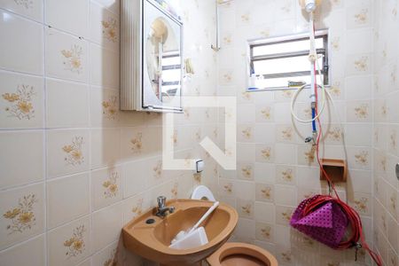 Casa à venda com 256m², 4 quartos e 6 vagasBanheiro área de serviço