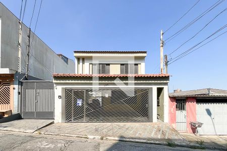 Casa à venda com 256m², 4 quartos e 6 vagasFachada + plaquinha