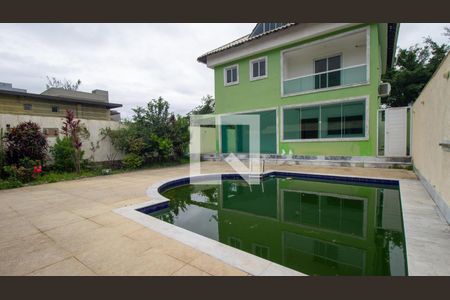 Casa à venda com 563m², 4 quartos e 2 vagas Casa à venda com 563m², 4 quartos e 2 vagasQuintal