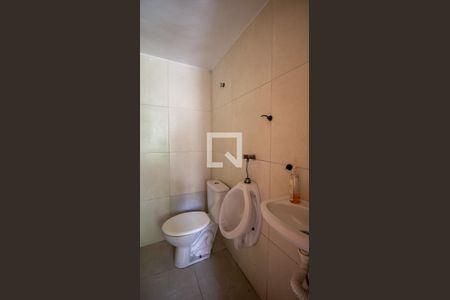 Casa à venda com 563m², 4 quartos e 2 vagas Casa à venda com 563m², 4 quartos e 2 vagasQuintal - Banheiro