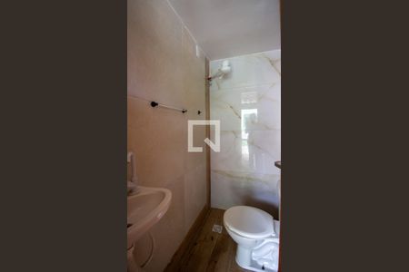 Casa à venda com 563m², 4 quartos e 2 vagas Casa à venda com 563m², 4 quartos e 2 vagasQuintal - Banheiro