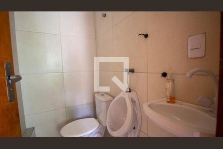 Casa à venda com 563m², 4 quartos e 2 vagas Casa à venda com 563m², 4 quartos e 2 vagasQuintal - Banheiro