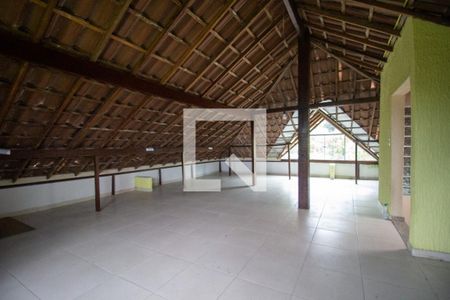 Casa à venda com 563m², 4 quartos e 2 vagas Casa à venda com 563m², 4 quartos e 2 vagasSotão