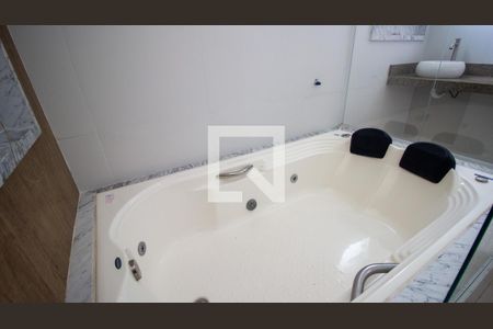 Casa à venda com 563m², 4 quartos e 2 vagas Casa à venda com 563m², 4 quartos e 2 vagasBanheiro da Suíte 1