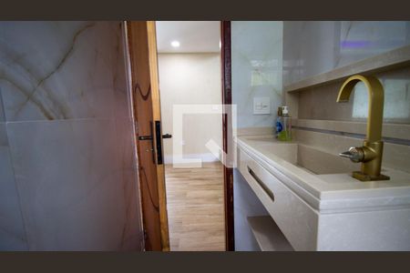 Casa à venda com 563m², 4 quartos e 2 vagas Casa à venda com 563m², 4 quartos e 2 vagasBanheiro Social