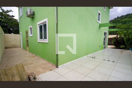 Casa à venda com 563m², 4 quartos e 2 vagas Casa à venda com 563m², 4 quartos e 2 vagasQuintal