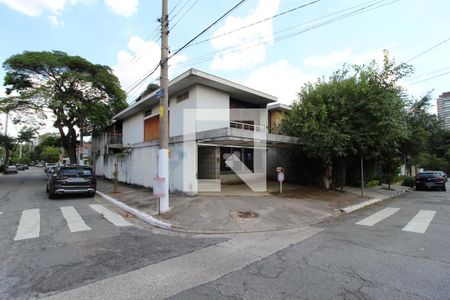 Casa à venda com 200m², 4 quartos e 2 vagasFachada