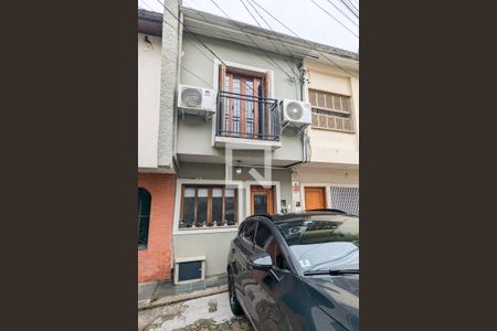 Casa à venda com 94m², 3 quartos e 2 vagas Casa à venda com 94m², 3 quartos e 2 vagasFachada da casa