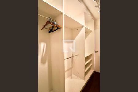 Apartamento à venda com 120m², 2 quartos e 2 vagasCloset