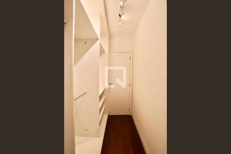 Apartamento à venda com 120m², 2 quartos e 2 vagasCloset