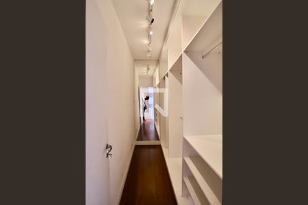 Apartamento à venda com 120m², 2 quartos e 2 vagasCloset