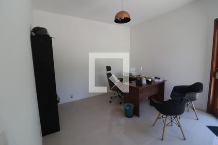 Casa de condomínio à venda com 600m², 4 quartos e 5 vagasEscritório