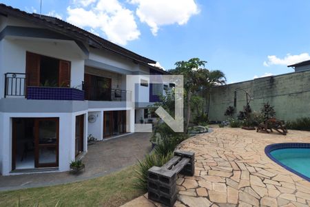 Casa de condomínio à venda com 600m², 4 quartos e 5 vagasQuintal