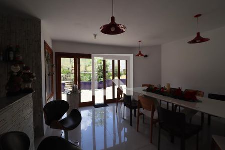 Casa de condomínio à venda com 600m², 4 quartos e 5 vagasSala