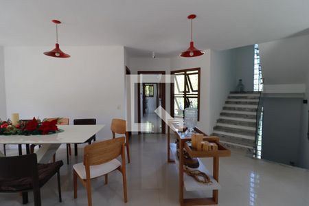 Casa de condomínio à venda com 600m², 4 quartos e 5 vagasSala