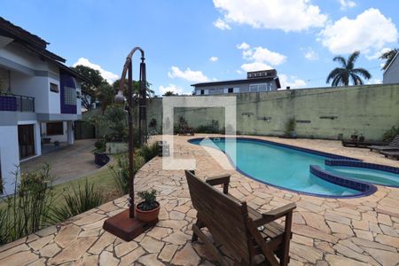 Casa de condomínio à venda com 600m², 4 quartos e 5 vagasQuintal