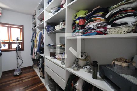 Casa de condomínio à venda com 600m², 4 quartos e 5 vagasSuíte