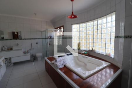 Casa de condomínio à venda com 600m², 4 quartos e 5 vagasSuíte