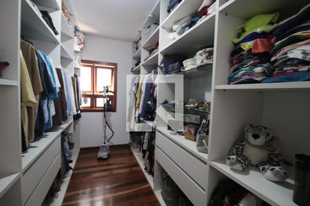 Casa de condomínio à venda com 600m², 4 quartos e 5 vagasSuíte