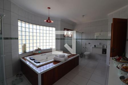 Casa de condomínio à venda com 600m², 4 quartos e 5 vagasSuíte