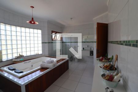 Casa de condomínio à venda com 600m², 4 quartos e 5 vagasSuíte