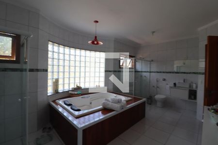 Casa de condomínio à venda com 600m², 4 quartos e 5 vagasSuíte