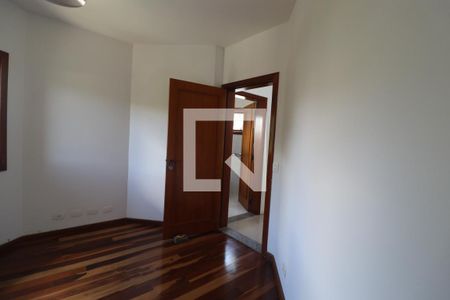Casa de condomínio à venda com 600m², 4 quartos e 5 vagasQuarto 2
