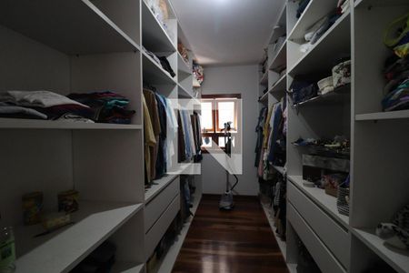 Casa de condomínio à venda com 600m², 4 quartos e 5 vagasSuíte