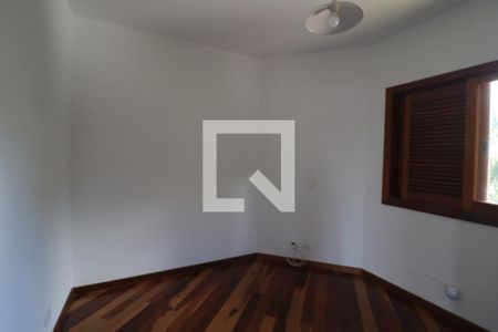 Casa de condomínio à venda com 600m², 4 quartos e 5 vagasQuarto 2