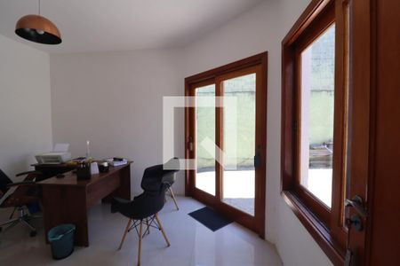 Casa de condomínio à venda com 600m², 4 quartos e 5 vagasEscritório