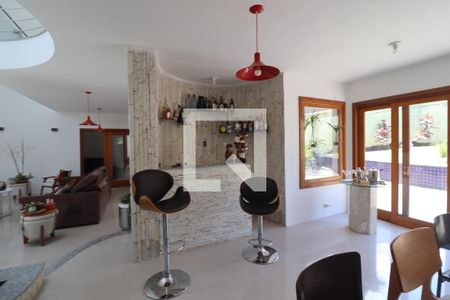 Casa de condomínio à venda com 600m², 4 quartos e 5 vagasSala