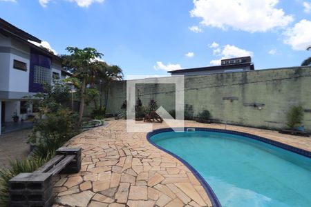 Casa de condomínio à venda com 600m², 4 quartos e 5 vagasQuintal