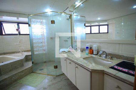 Apartamento à venda com 260m², 3 quartos e 4 vagasBanheiro Quarto 1