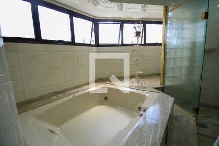 Apartamento à venda com 260m², 3 quartos e 4 vagasBanheiro Quarto 1