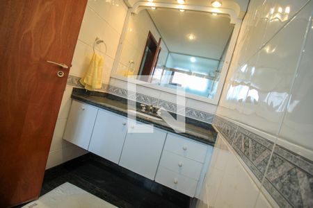 Apartamento à venda com 260m², 3 quartos e 4 vagasBanheiro Escritório