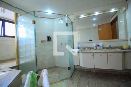 Apartamento à venda com 260m², 3 quartos e 4 vagasBanheiro Quarto 1