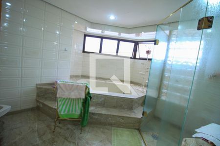 Apartamento à venda com 260m², 3 quartos e 4 vagasBanheiro Quarto 1