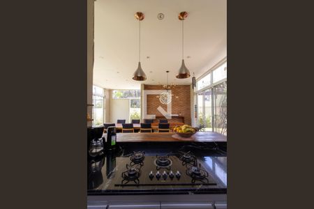 Casa de condomínio à venda com 567m², 4 quartos e 4 vagas Casa de condomínio à venda com 567m², 4 quartos e 4 vagasCozinha