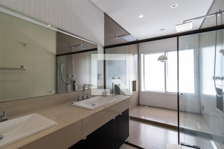 Casa de condomínio à venda com 567m², 4 quartos e 4 vagas Casa de condomínio à venda com 567m², 4 quartos e 4 vagasBanheiro - Quarto 1