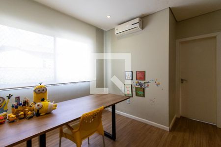 Casa de condomínio à venda com 567m², 4 quartos e 4 vagas Casa de condomínio à venda com 567m², 4 quartos e 4 vagasQuarto 4